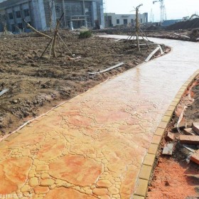 重慶涪陵區(qū)壓花地坪  水泥壓膜地坪 壓?；炷恋孛?水泥壓花材料 彩色壓花地坪材料廠家  藝術(shù)壓花地坪施工單價壓花地坪材料 廠家批發(fā)壓花材料免費送貨到工地