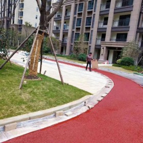 德陽市彩色透水混凝土道路  多孔無砂彩色透水混凝土  透水罩面劑材料廠家   生態(tài)透水混凝土粘接劑    免費送貨到工地